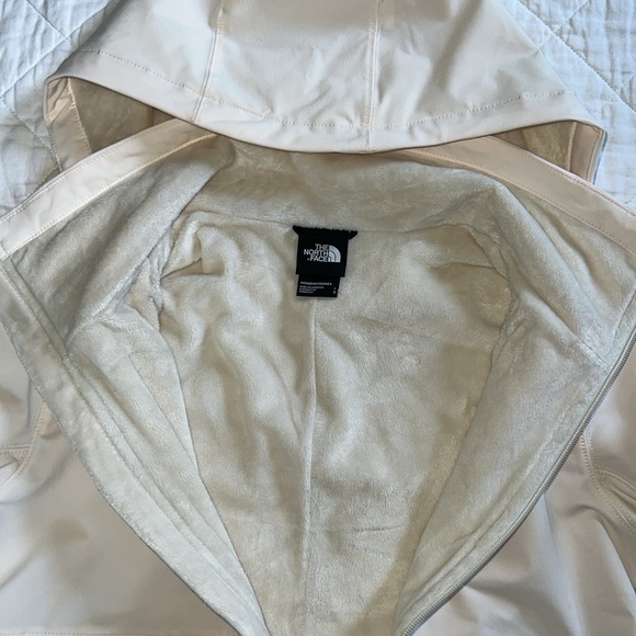 Women’s Northface Jacket - Picture 5 of 7